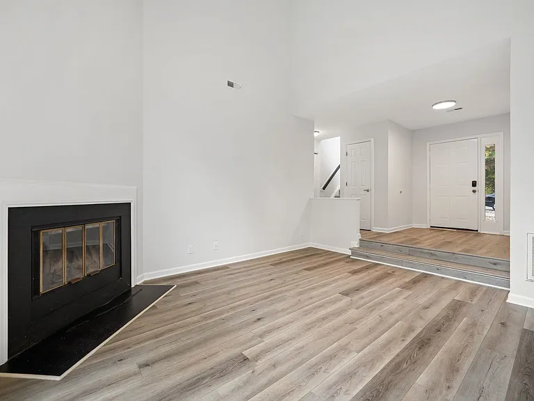 4330 Pin Oak Dr — Photo 3