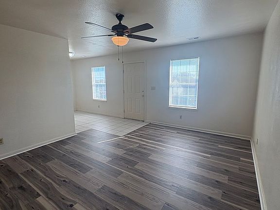 3rd image of 305 Clearwater Way