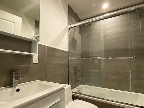 5th image of 67 Granite St APT 3B