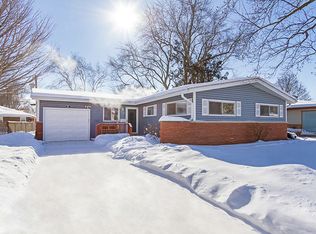 517 S 5th St, Dundee, IL 60118