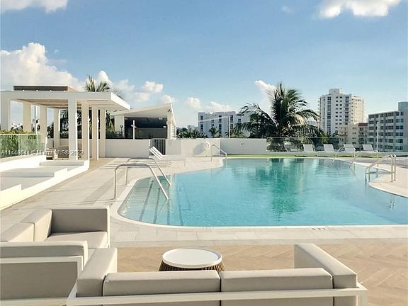 4th image of 10 Venetian Way APT 2202