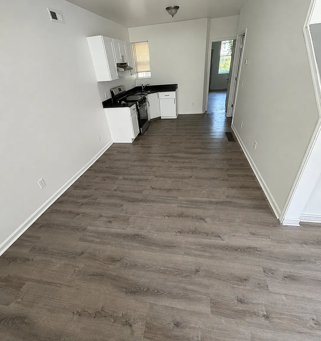4 bed, 1.5 bath, 1114 sqft, $1,700 — Photo 2
