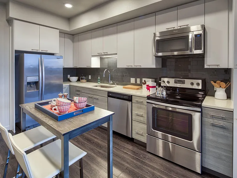 EVIVA Midtown Apartments — Photo 24