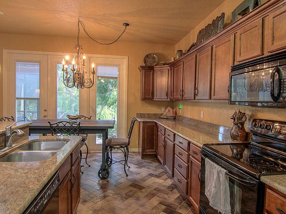 3rd image of 12106 Palmetto Ct