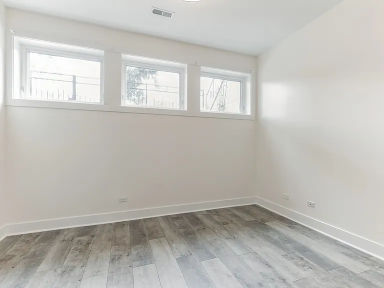 3235 N Wilton Ave #1 — Photo 12