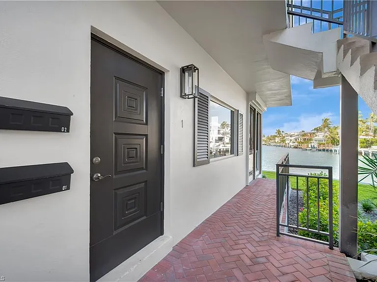 2258 Gulf Shore Blvd N #O1 — Photo 27