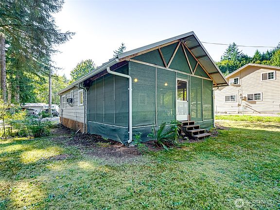 3rd image of 112 Old Lake Merrill Rd.