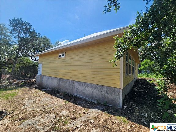 4th image of 3388 Lakeview Dr
