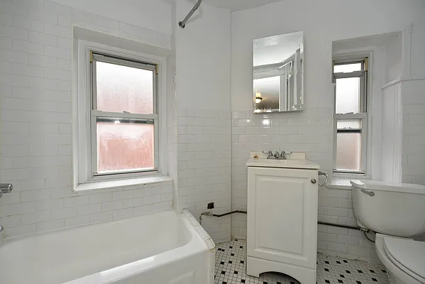 Rented by Spire Group | media 10