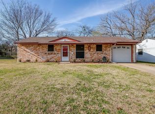 820 SW Sunnybrook Dr, Burleson, TX 76028