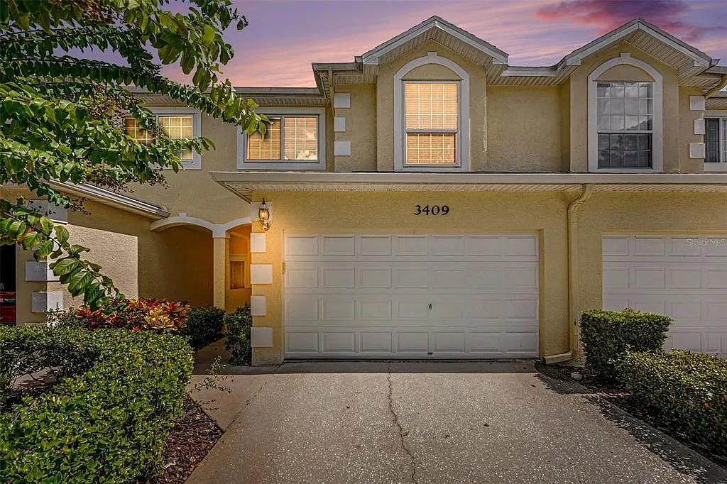 3 bed, 2.5 bath, 1644 sqft, $2,600 — Photo 1