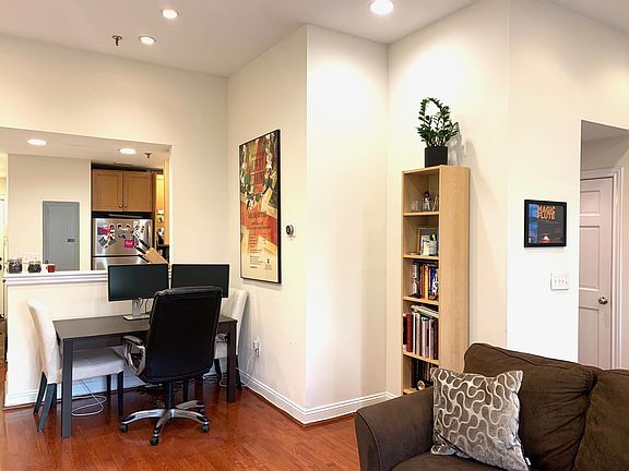 3rd image of 5056 N Front St #201