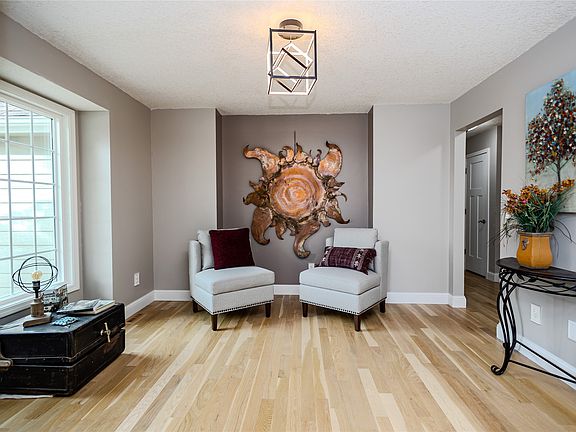 3rd image of 7143 Dakota Dr