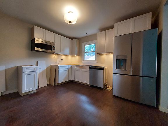 Kitchen Cabinets. Granite counter tops coming soon.