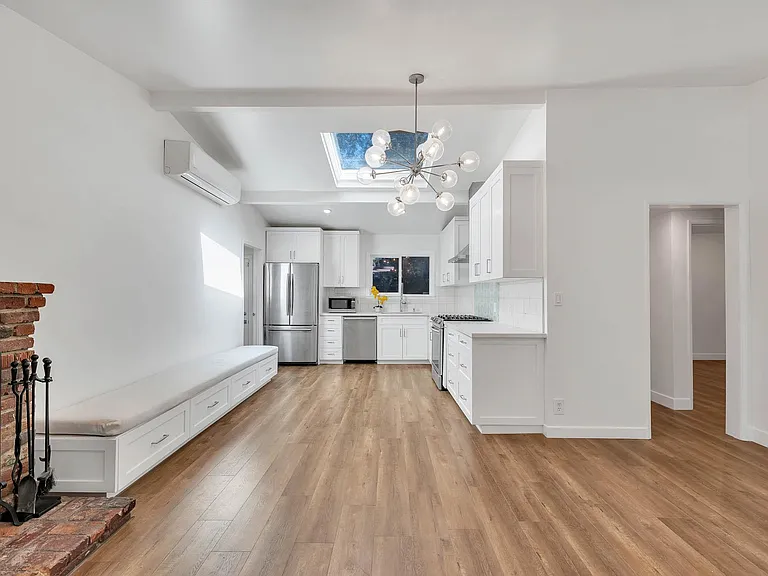 5338 Campo Rd — Photo 5