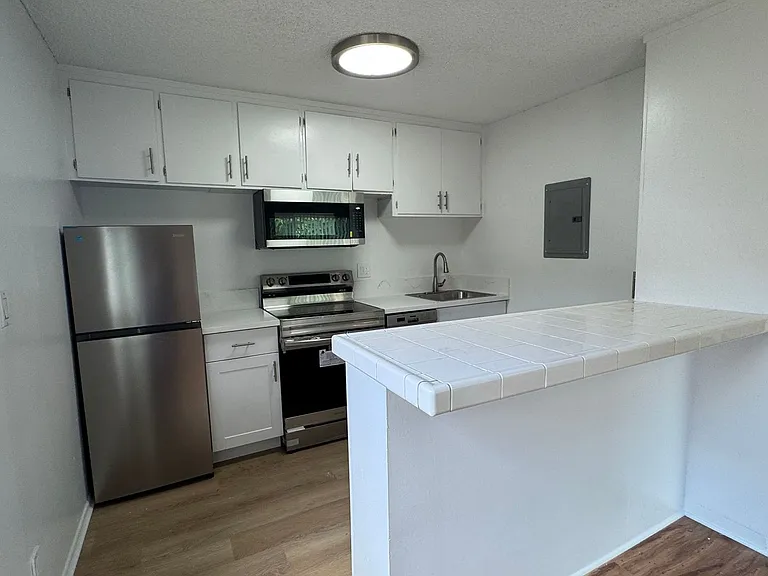20353 Saticoy St — Photo 16