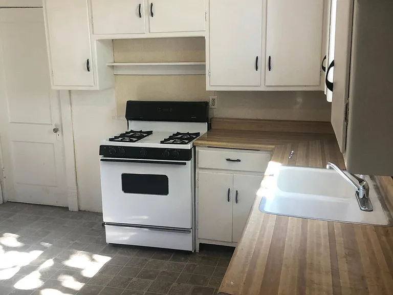 1309 W D St #A — Photo 12