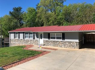 498 Dogwood St, Hudson, NC 28638