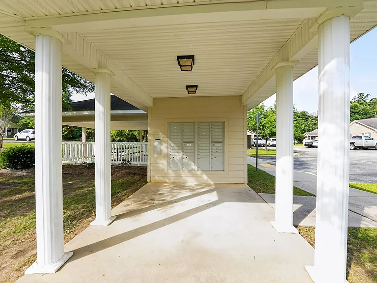 Country Club Cottages — Photo 20