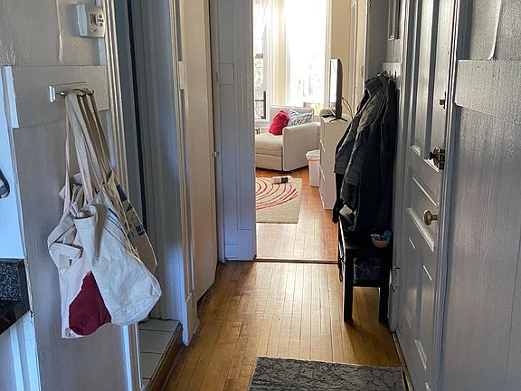 3rd image of 1902 W Cortland St APT 2F