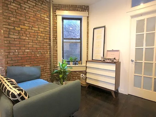 Rented by REAL New York | media 9