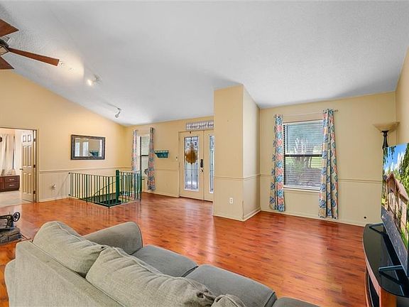 5th image of 2740 Diberville Dr N