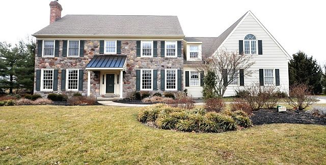 2nd image of 3910 Ruckman Way