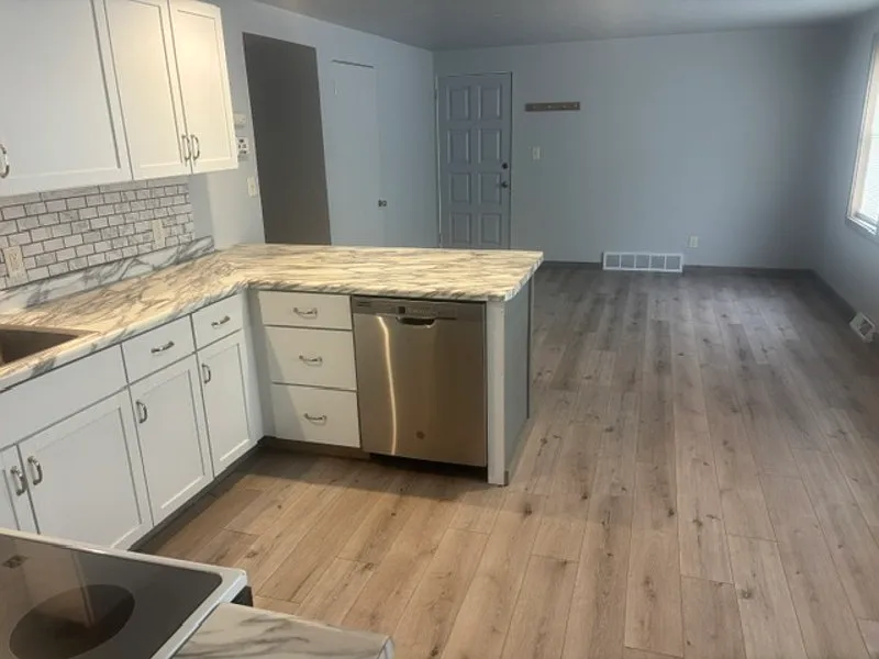 3 bed, 1.5 bath, $1,399 — Photo 3