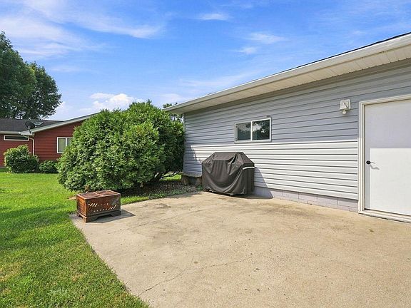 3rd image of 551 6th St E