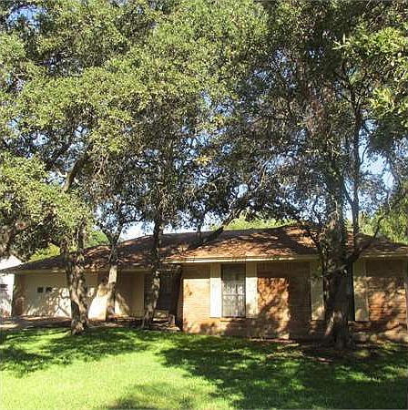 1st image of 4 Windward Dr