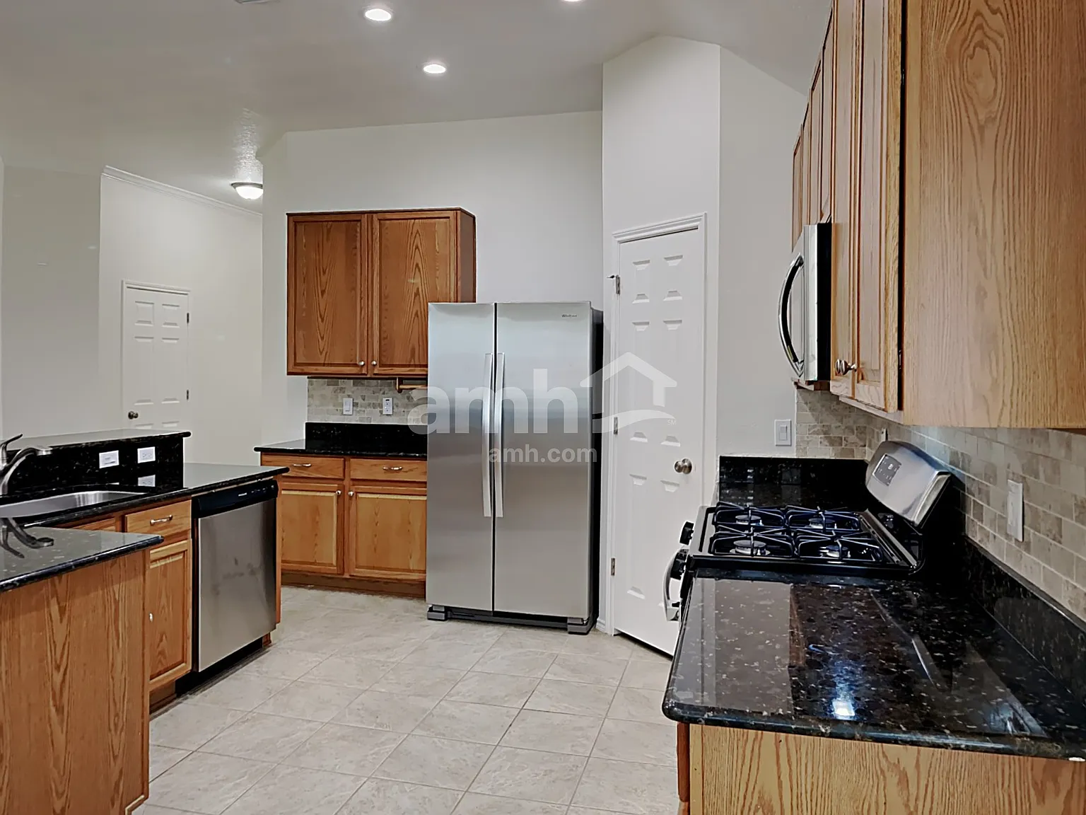 3 bed, 2.0 bath, 1753 sqft, $2,120 — Photo 3
