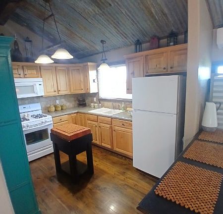 4th image of 294 Sanders Way