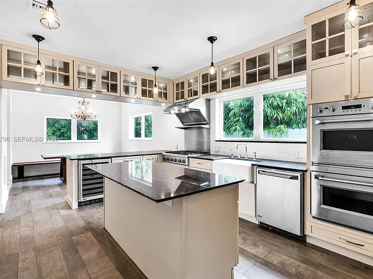 1232 Lenox Ave — Photo 4