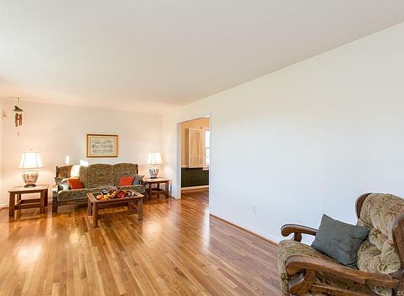 2nd image of 1501 Edenburry Dr
