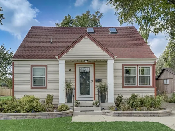 22 N Villa Ave, Villa Park, IL 60181