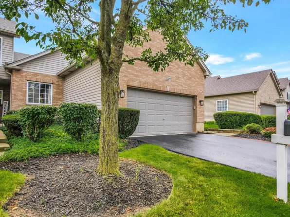 1321 Dancing Bear Ln, Elgin, IL 60120