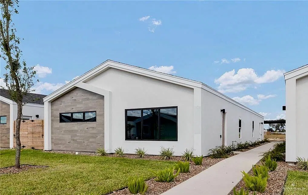 3 bed, 2.0 bath, 1040 sqft, $1,275 — Photo 1