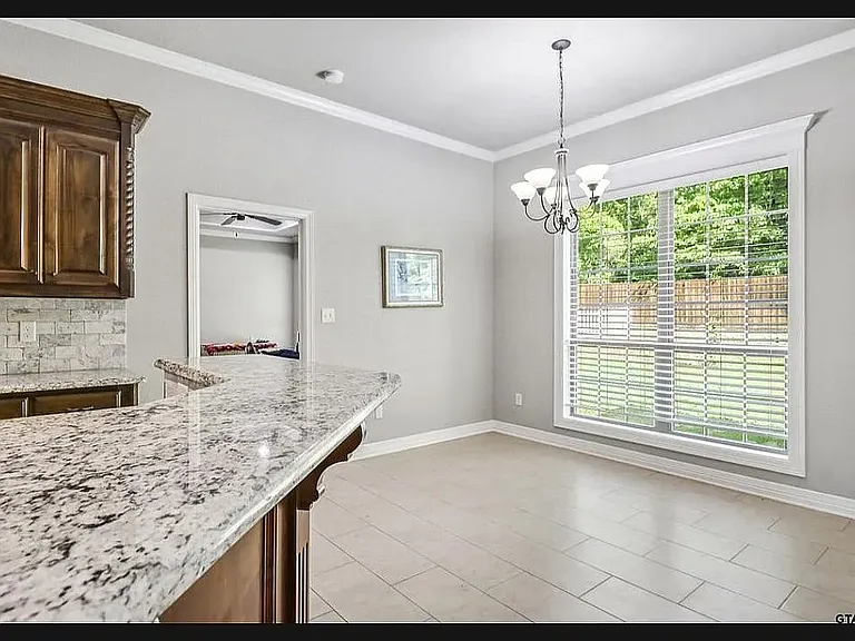 4048 Chapel Quarters — Photo 3