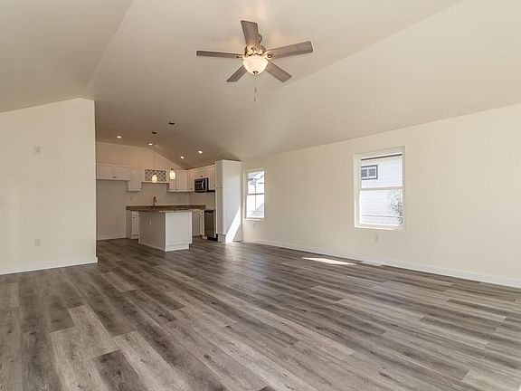 4th image of 5110 Lake Dr N