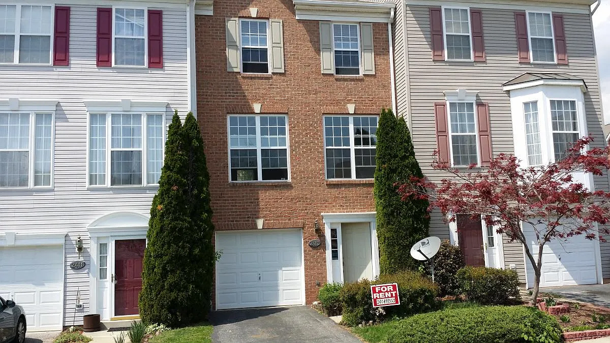 2413 Huntwood Ct photo 1