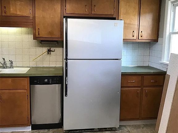 5th image of 3731 E 144th St