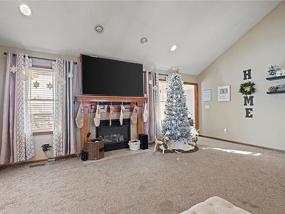 5th image of 270 Willis Dr
