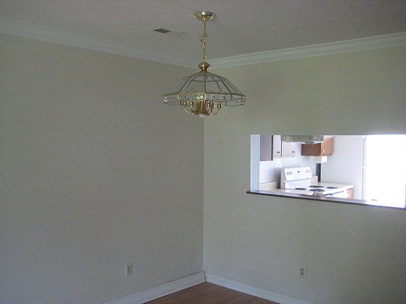2nd image of 16 Astor Ct