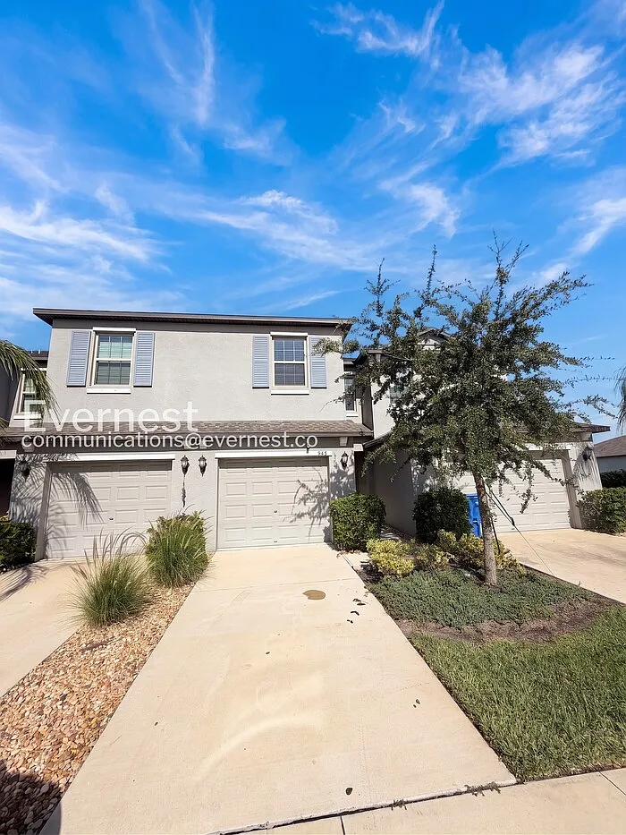 3 bed, 2.0 bath, 1796 sqft, $2,000 — Photo 2