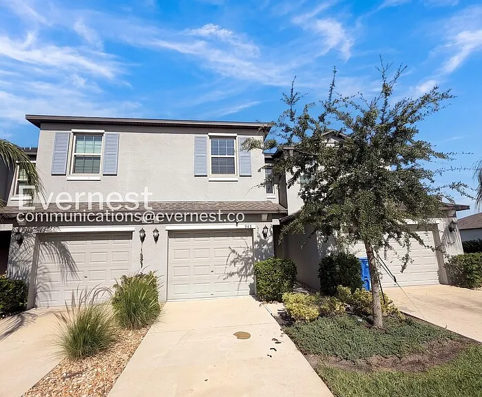 946 Royal Empress Dr — Photo 2