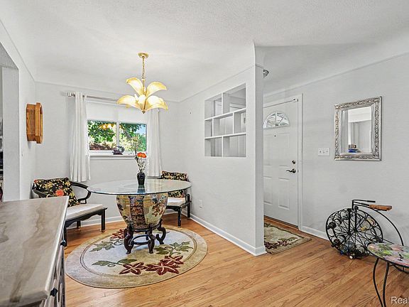 5th image of 24804 Rosalind Ave