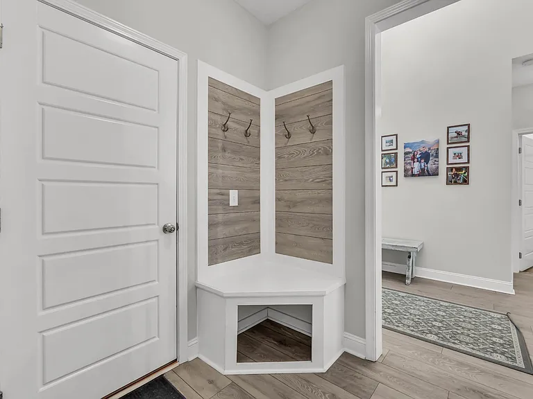 323 Crusaw Dr — Photo 15