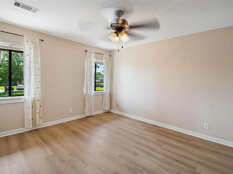44 Clubhouse Dr #105 — Photo 10