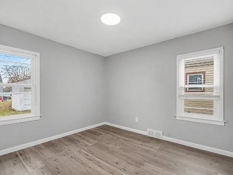 28320 Hillview St — Photo 10