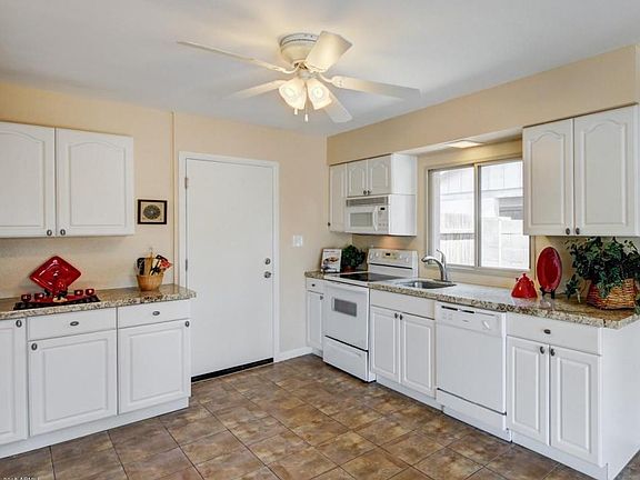3rd image of 2723 E Windrose Dr
